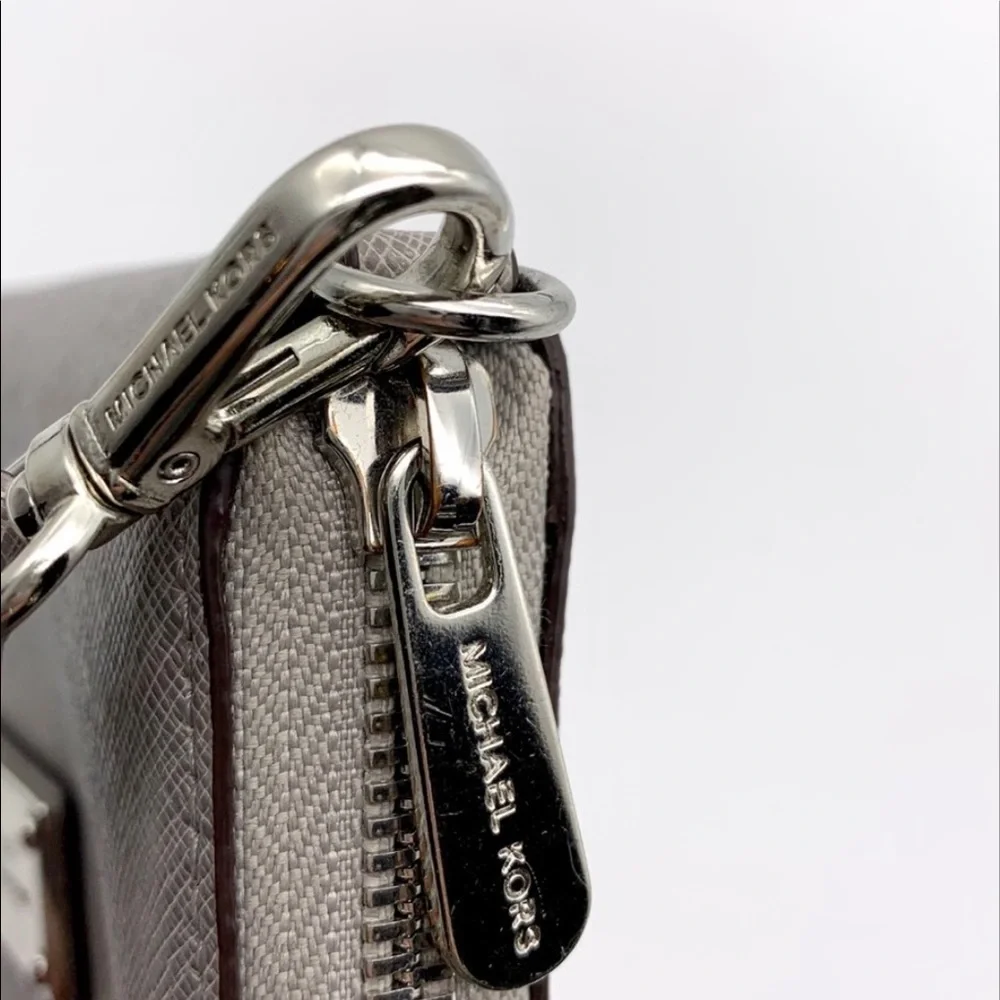 Michael Kors Gray Saffiano Leather wristlet-GUC